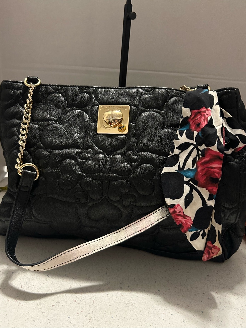 Black Quilted Betsey Johnson Quilted Heart xShoulder Bag